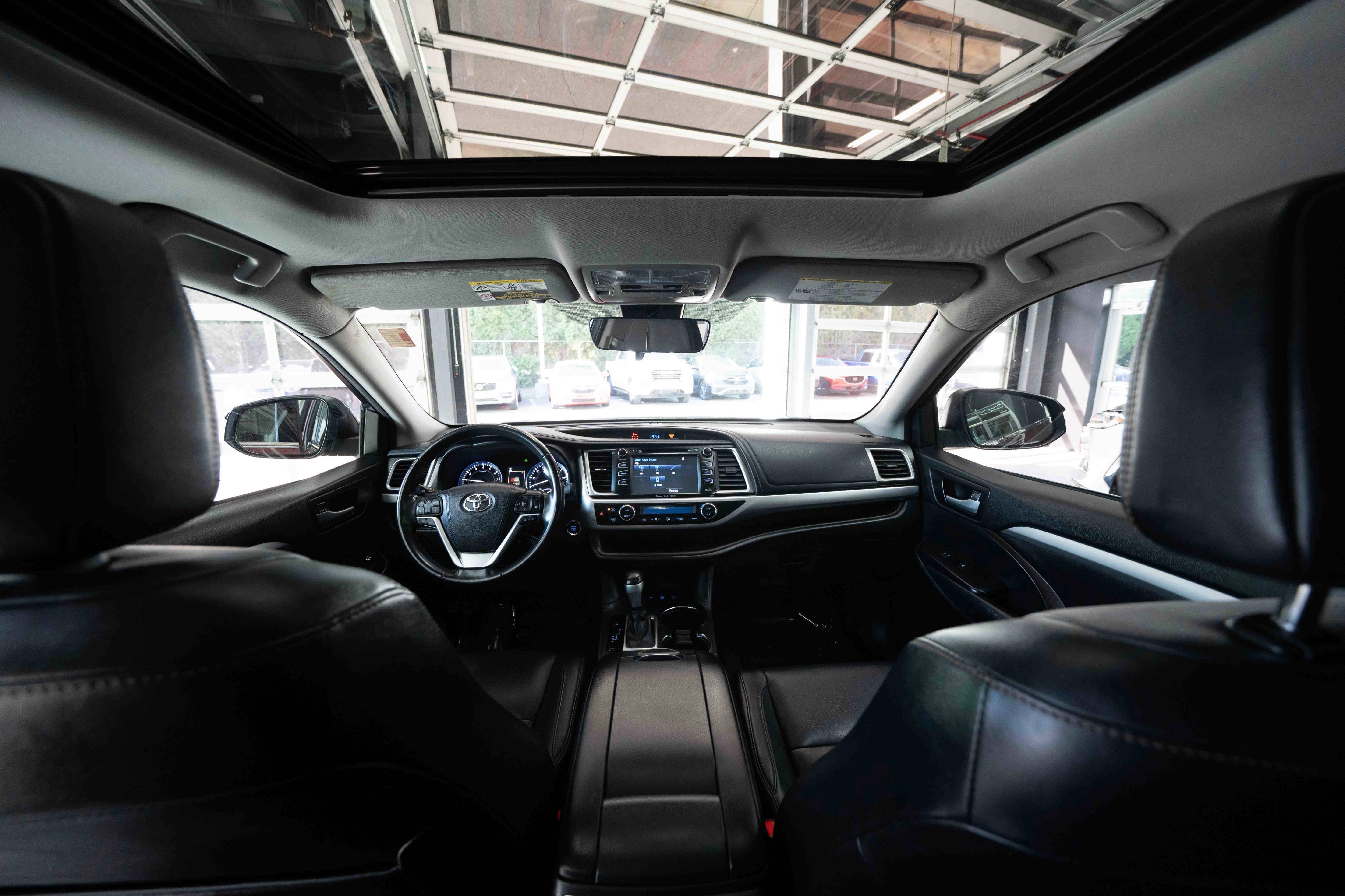 Used 2017 Toyota Highlander XLE image 19