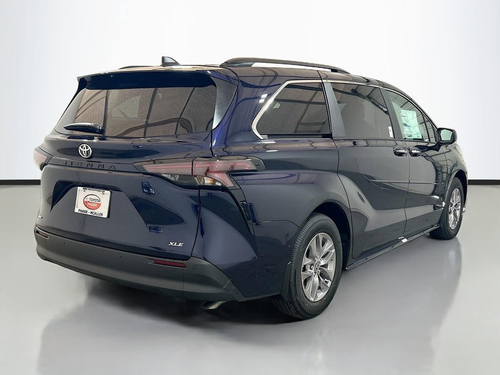 Used 2026 Toyota Sienna XLE image 4