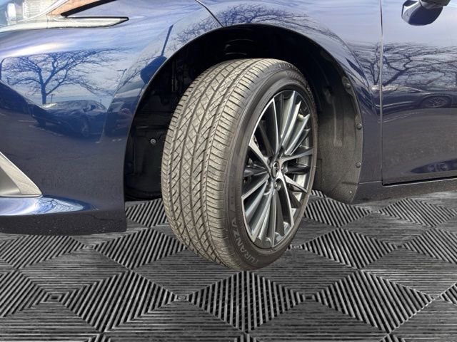 Used 2025 Lexus ES 350 w/ Premium Package image 29