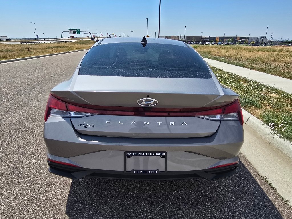 Used 2023 Hyundai Elantra SEL w/ Convenience Package FWD image 4