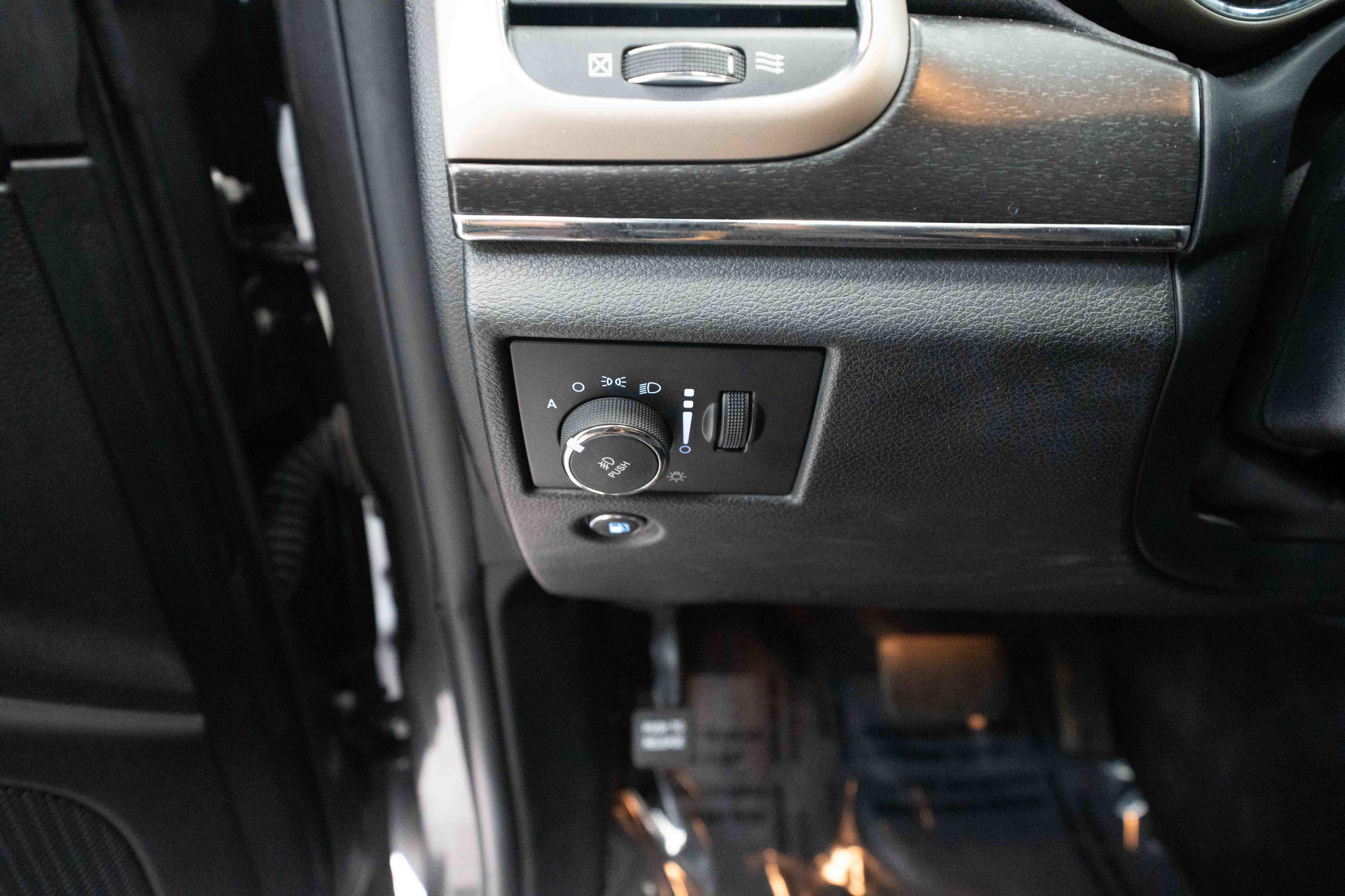 Used 2017 Jeep Grand Cherokee Limited AWD/4WD image 11