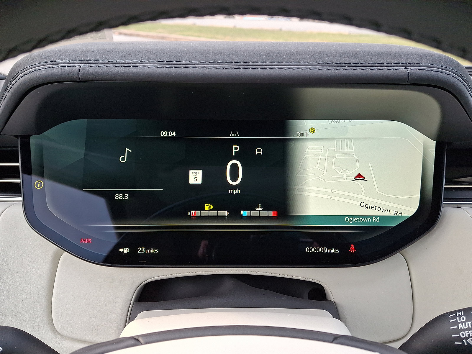 New 2026 Land Rover Range Rover Long Wheelbase SE image 6