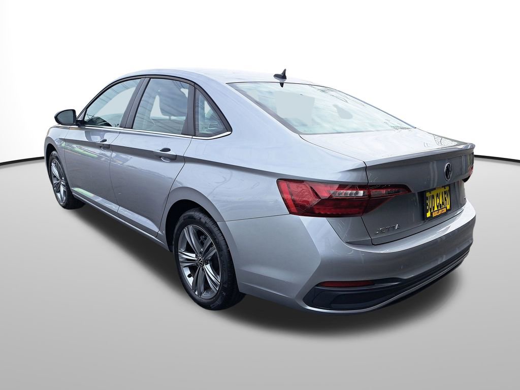 Used 2024 Volkswagen Jetta SE image 8