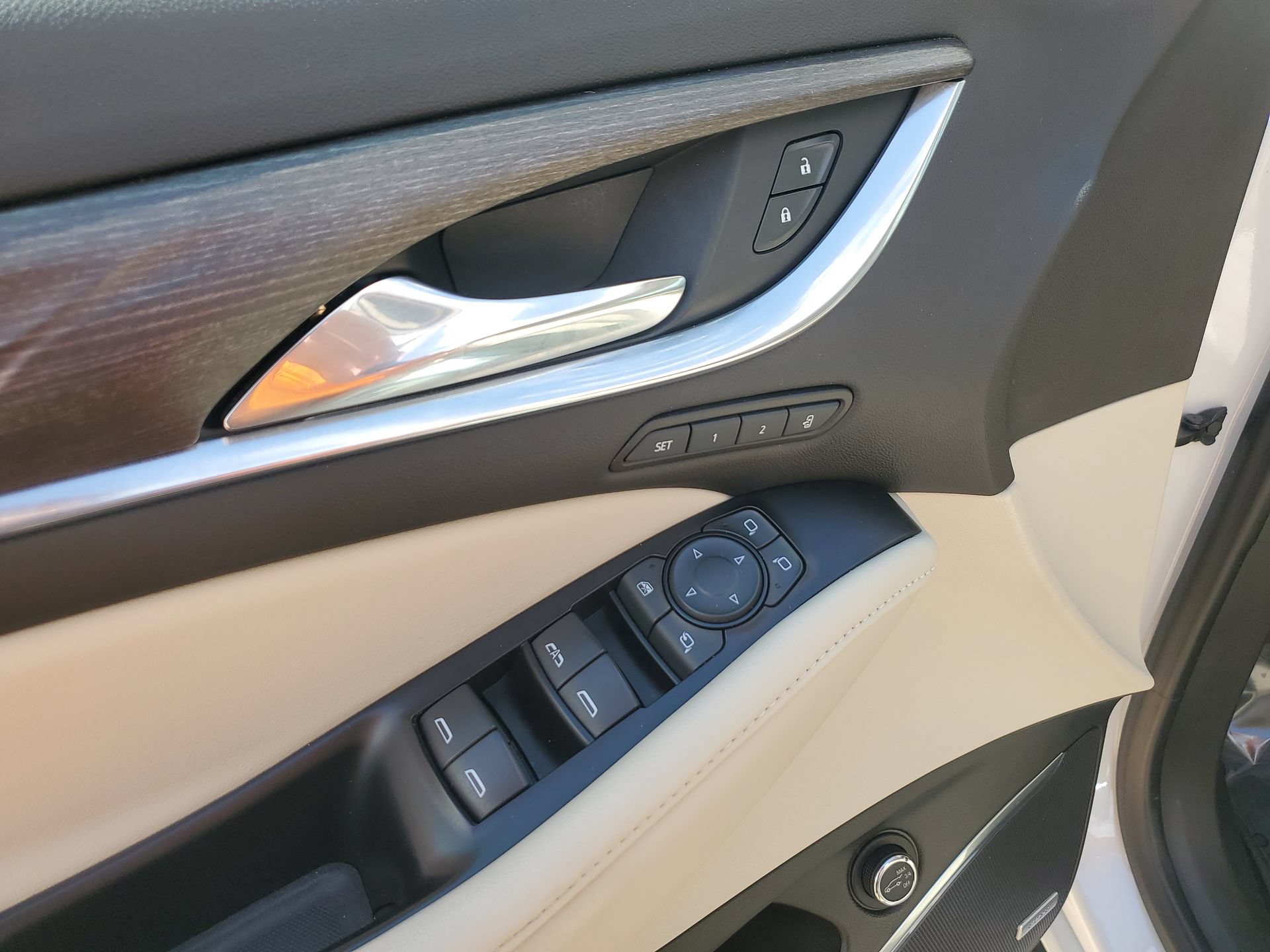Used 2022 Buick Enclave Avenir AWD/4WD image 31