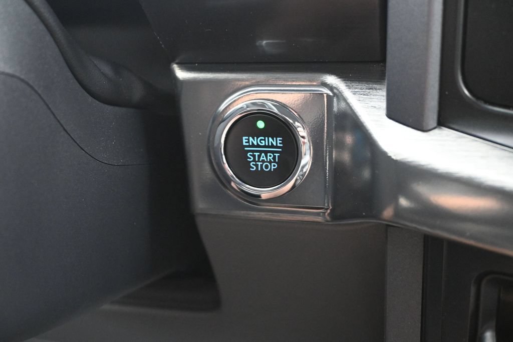 Used 2023 Ford F150 Lariat AWD/4WD image 26