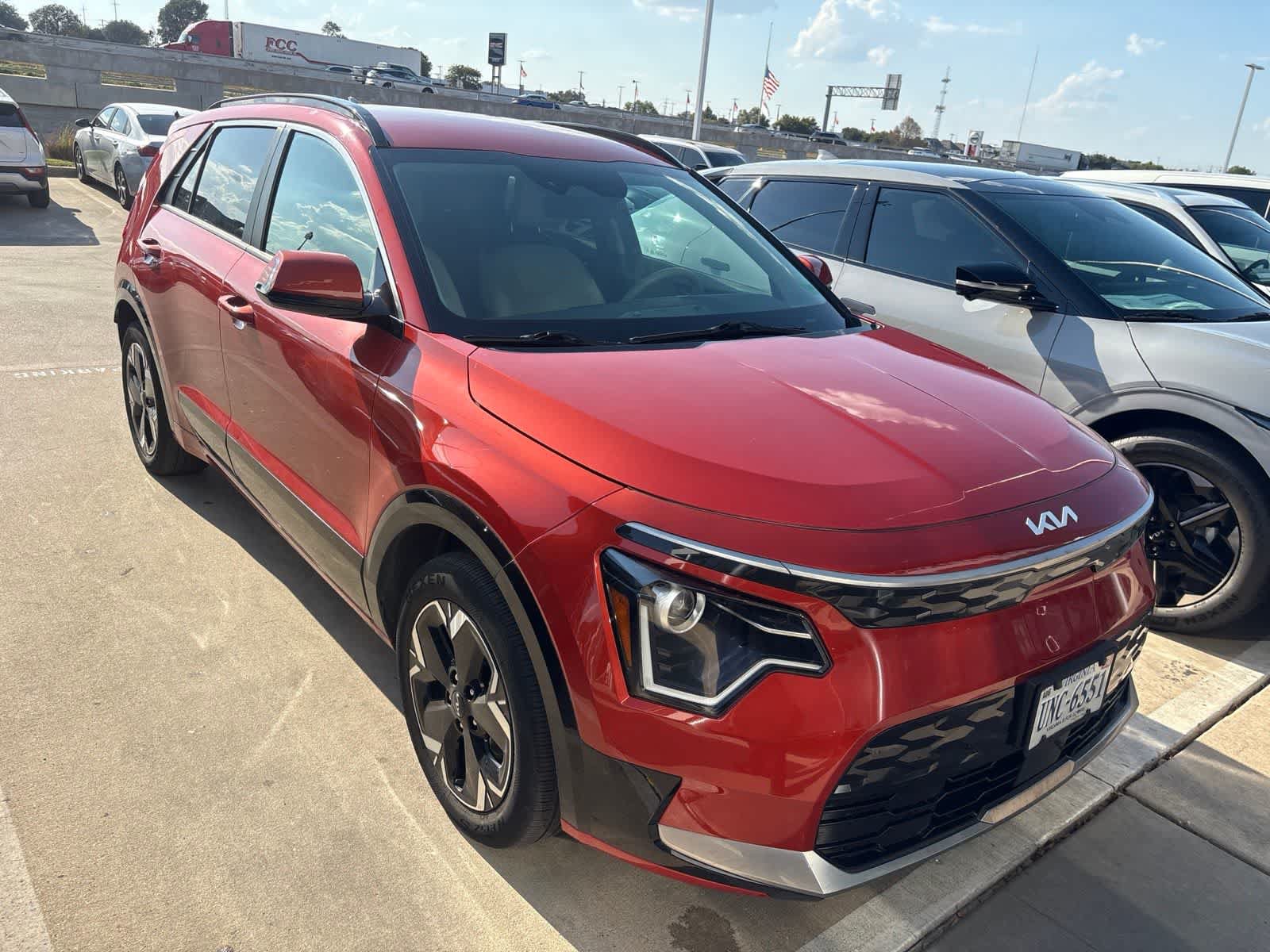 Certified 2023 Kia Niro Wind w/ Wind Preserve Package FWD image 6