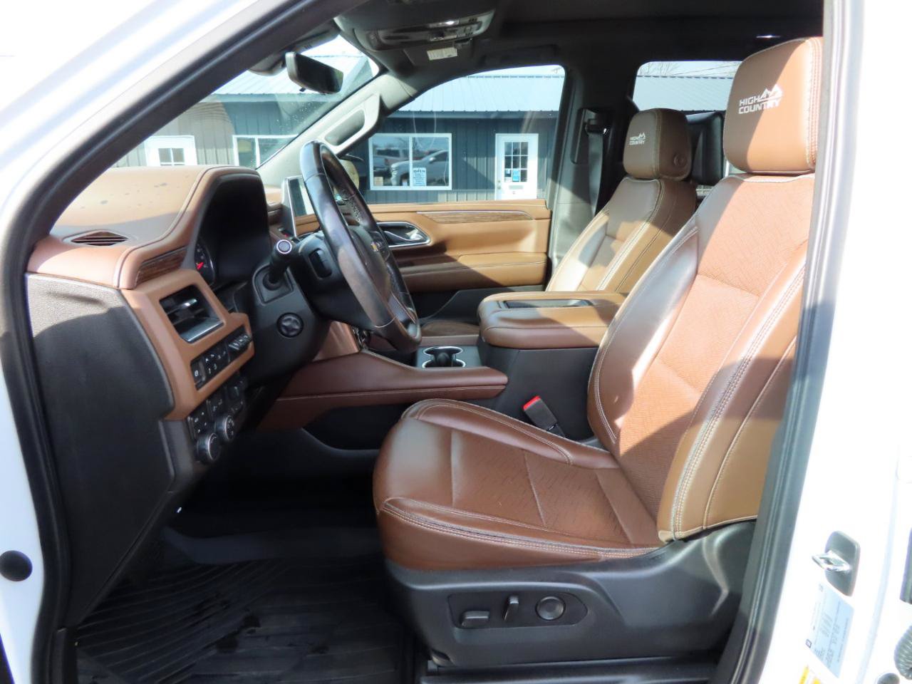 Used 2021 Chevrolet Tahoe High Country w/ Premium Package AWD/4WD image 28