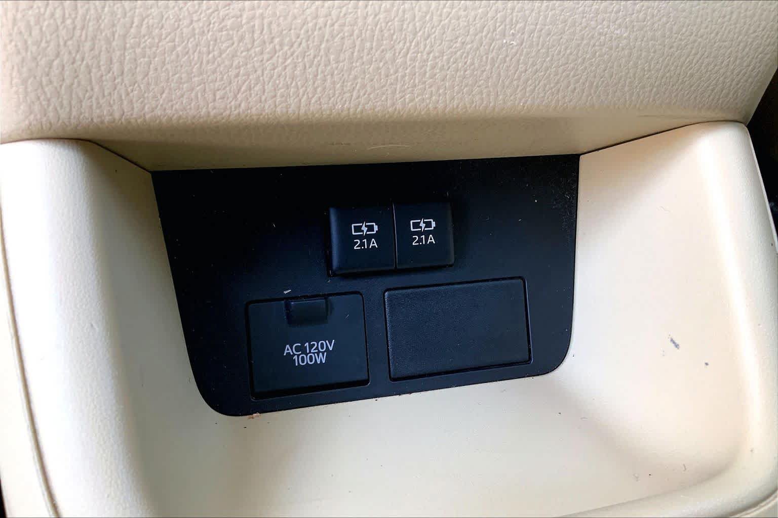 Used 2019 Toyota Highlander XLE FWD image 29