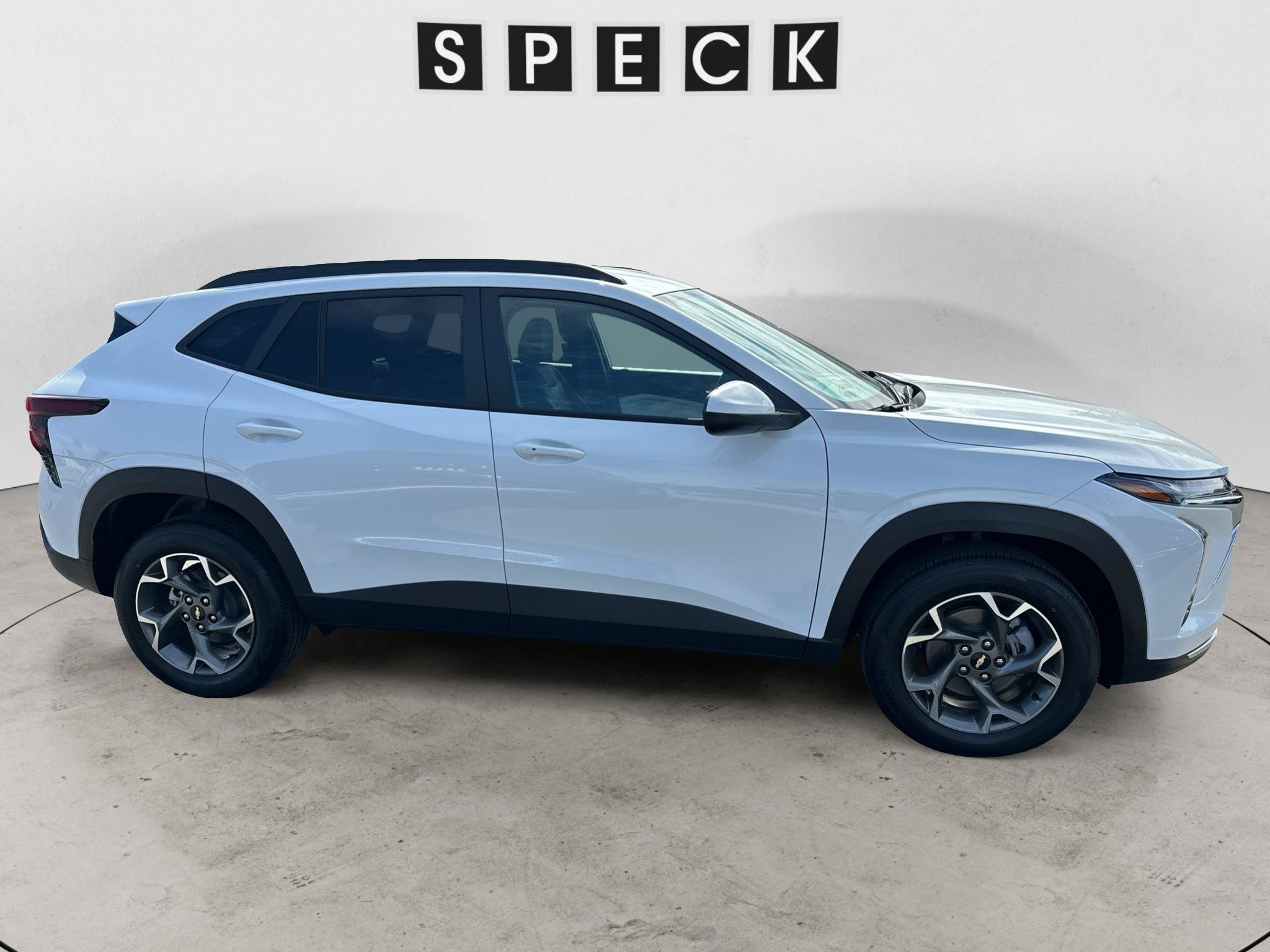 New 2026 Chevrolet Trax LT w/ LT Convenience Package FWD image 6