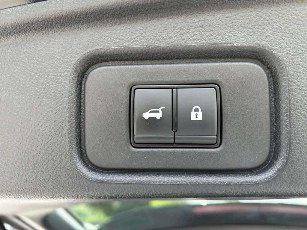 Used 2025 Nissan Pathfinder SV AWD/4WD image 11
