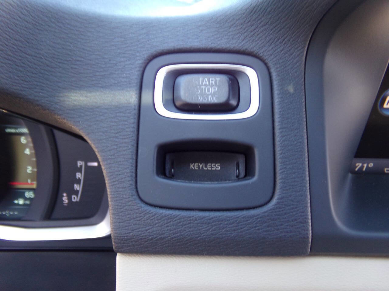 Used 2014 Volvo XC70 3.2 w/ Climate Package image 41