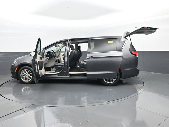 Used 2023 Chrysler Pacifica Touring-L image 33