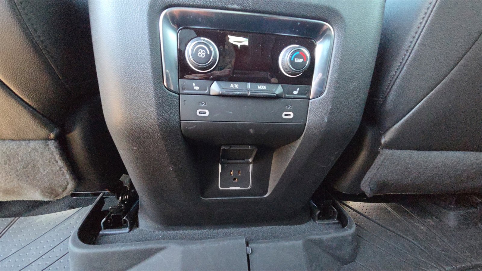 Used 2022 Chevrolet Suburban Z71 w/ Z71 Off-Road Package image 21