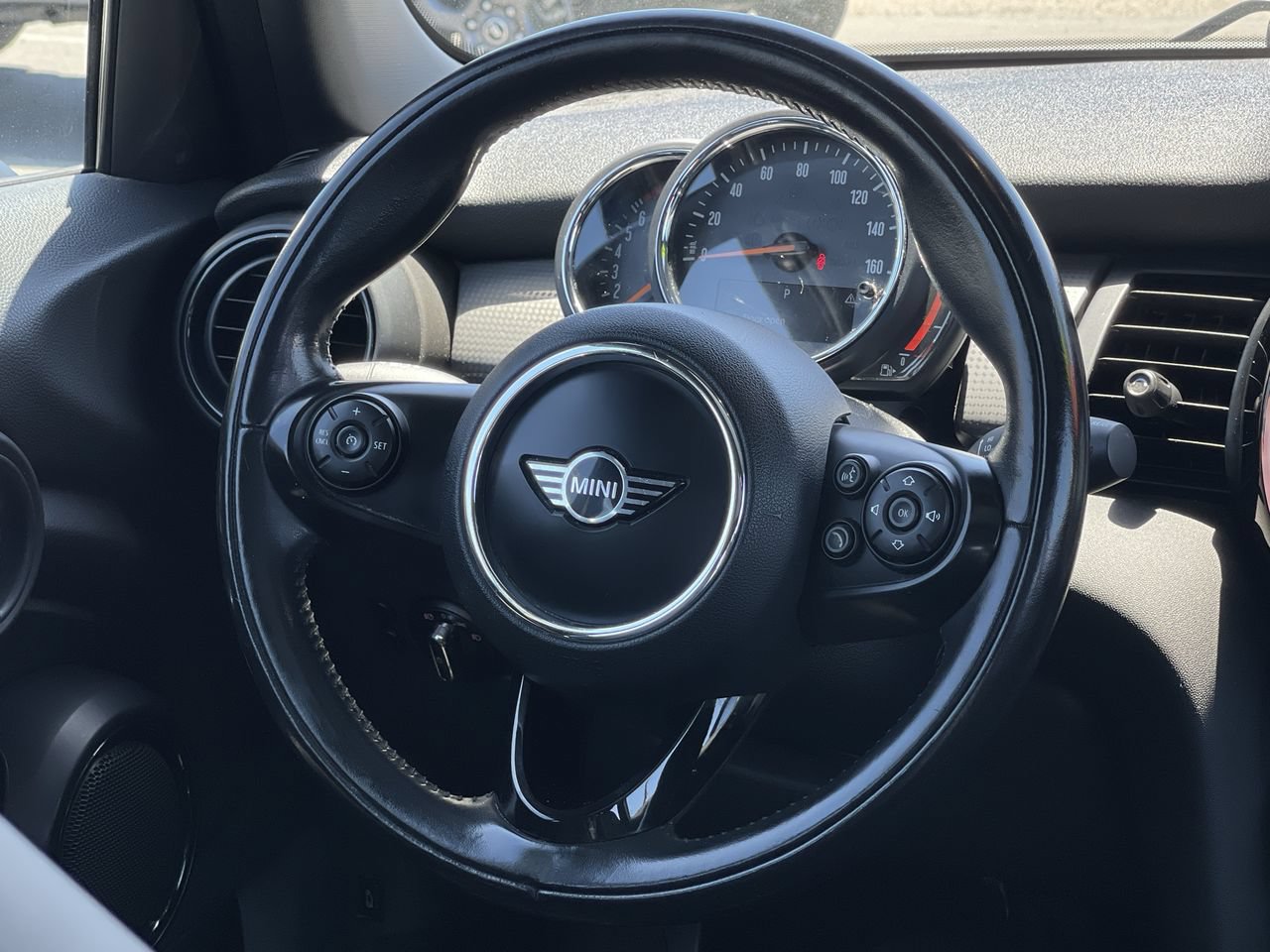 Used 2019 MINI Cooper 4-Door Hardtop FWD image 15