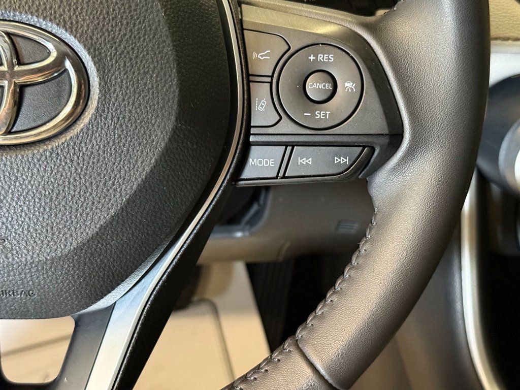 Used 2023 Toyota RAV4 XLE Premium image 12