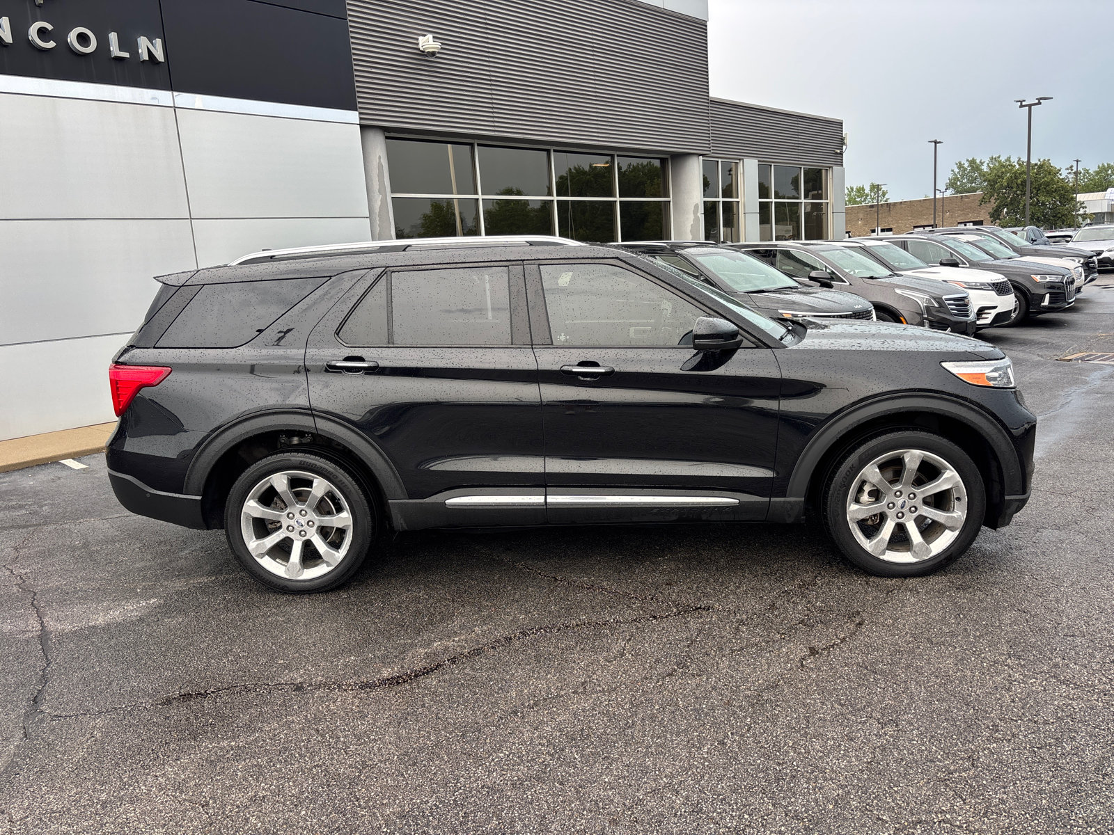Used 2020 Ford Explorer Platinum w/ Premium Technology Package AWD/4WD image 8