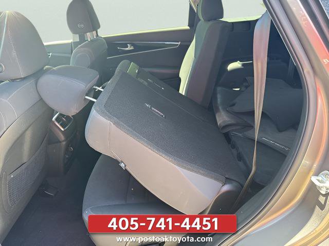 Used 2019 Kia Sorento FWD V6 image 16