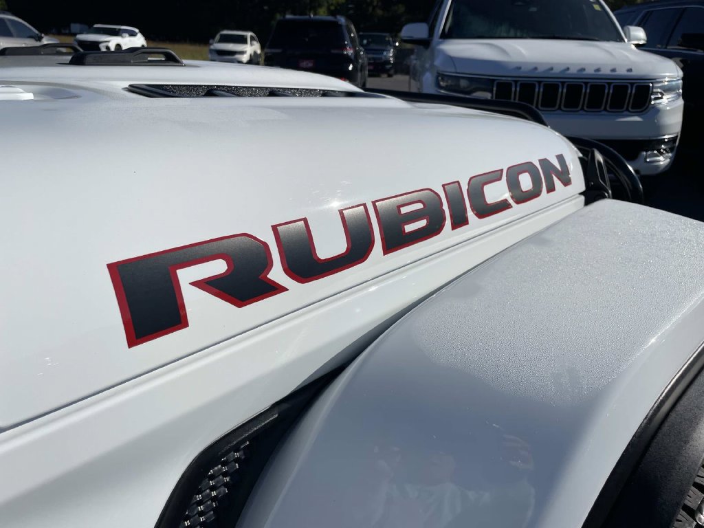 Used 2024 Jeep Wrangler Unlimited Rubicon AWD/4WD image 35