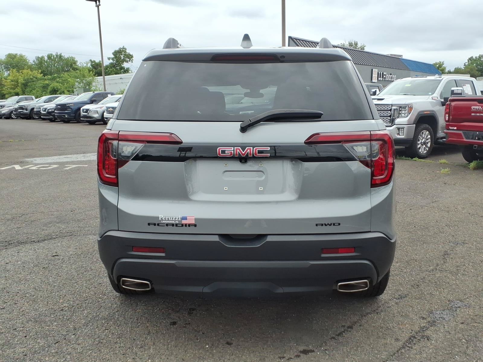 Certified 2023 GMC Acadia SLE w/ Driver Convenience Package AWD/4WD image 4