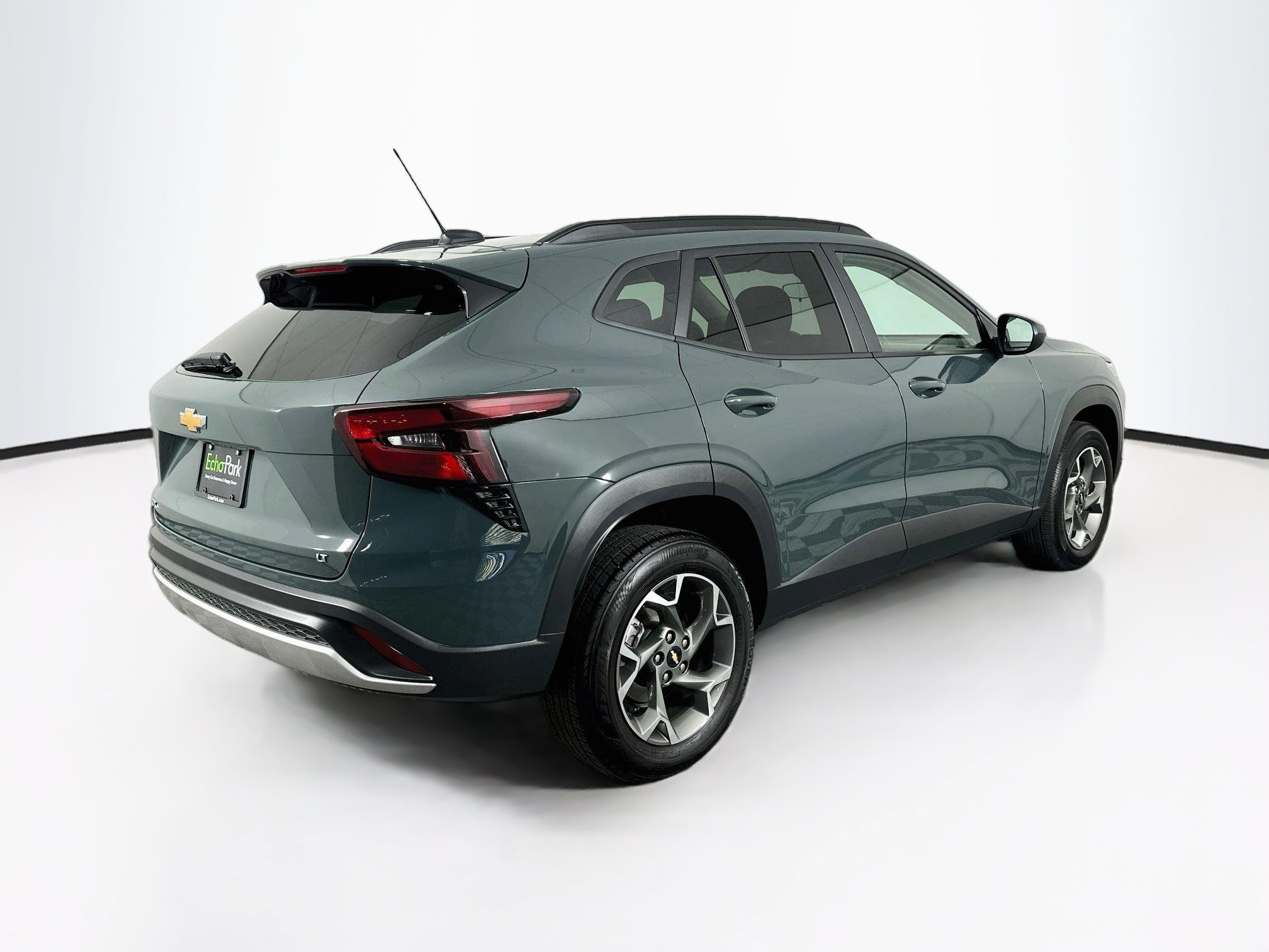 Used 2025 Chevrolet Trax LT FWD image 9