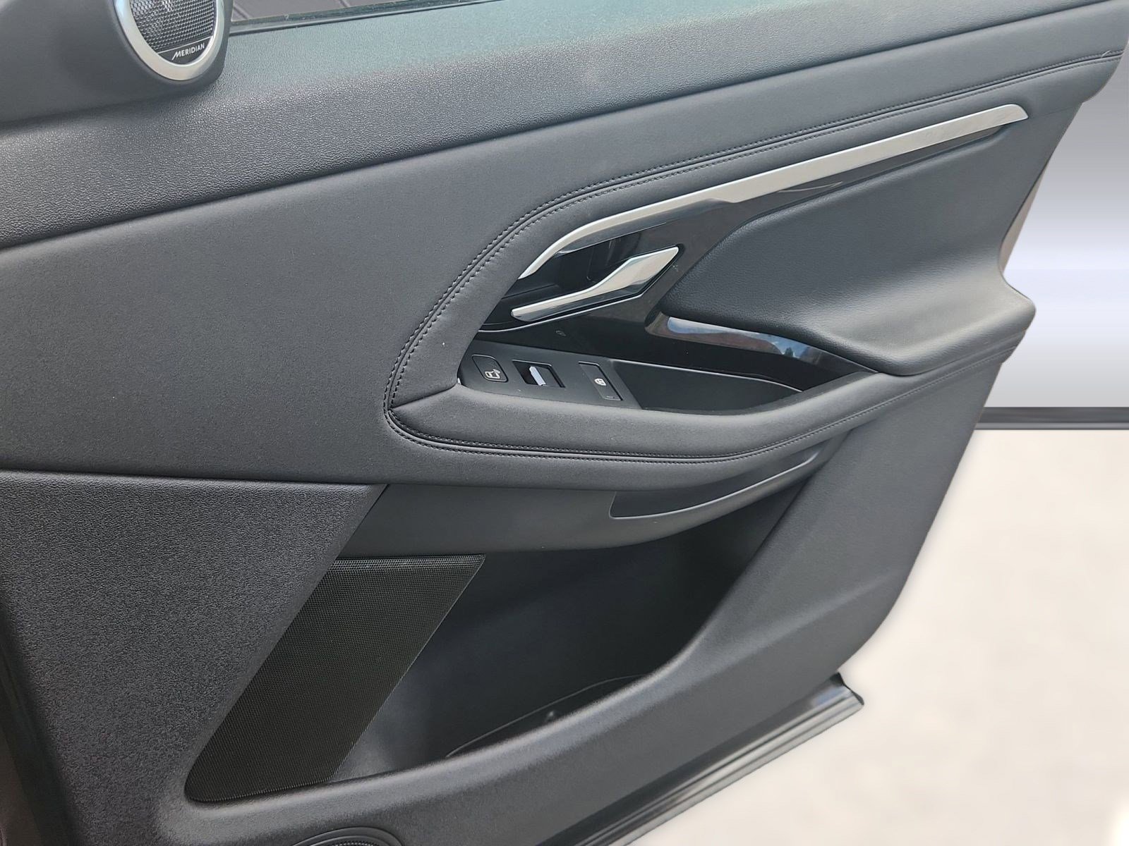 Used 2022 Land Rover Range Rover Evoque R-Dynamic SE image 25