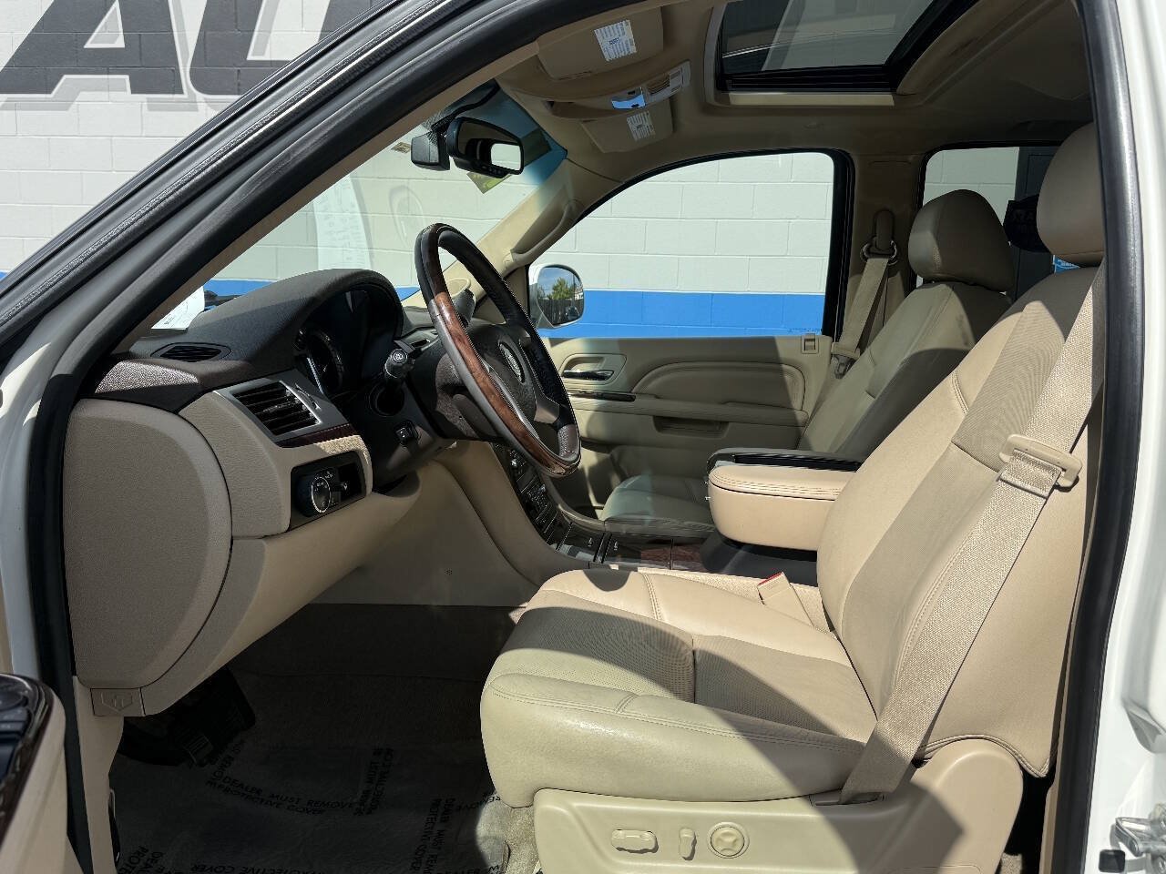 Used 2014 Cadillac Escalade Luxury AWD/4WD image 8