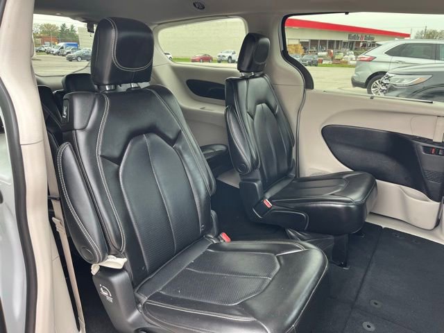 Used 2023 Chrysler Pacifica Touring-L FWD image 28