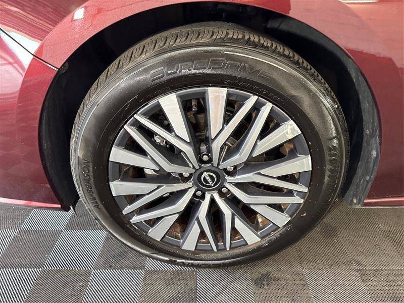 Used 2024 Nissan Altima 2.5 SV FWD image 30