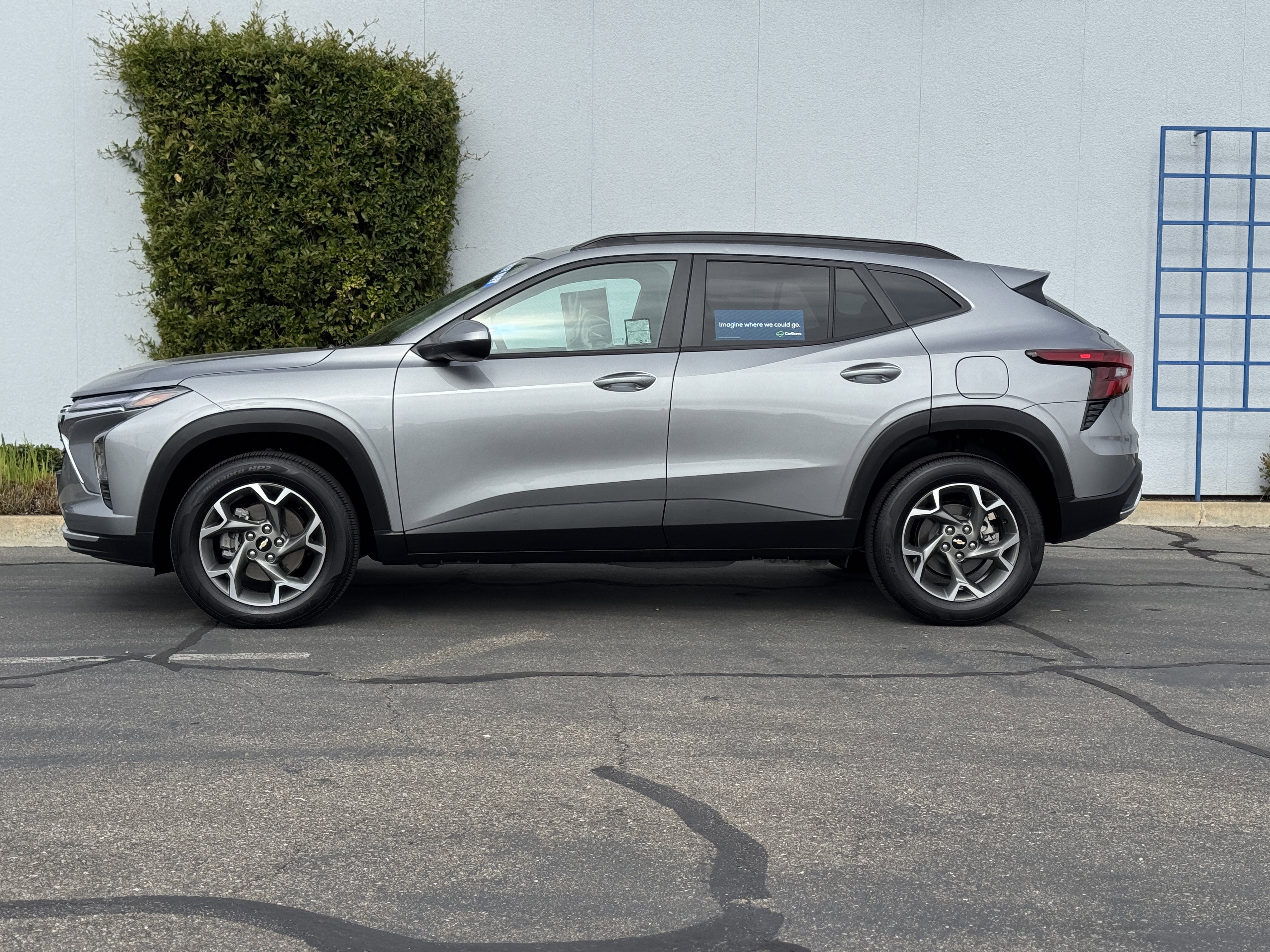 Used 2025 Chevrolet Trax LT image 4