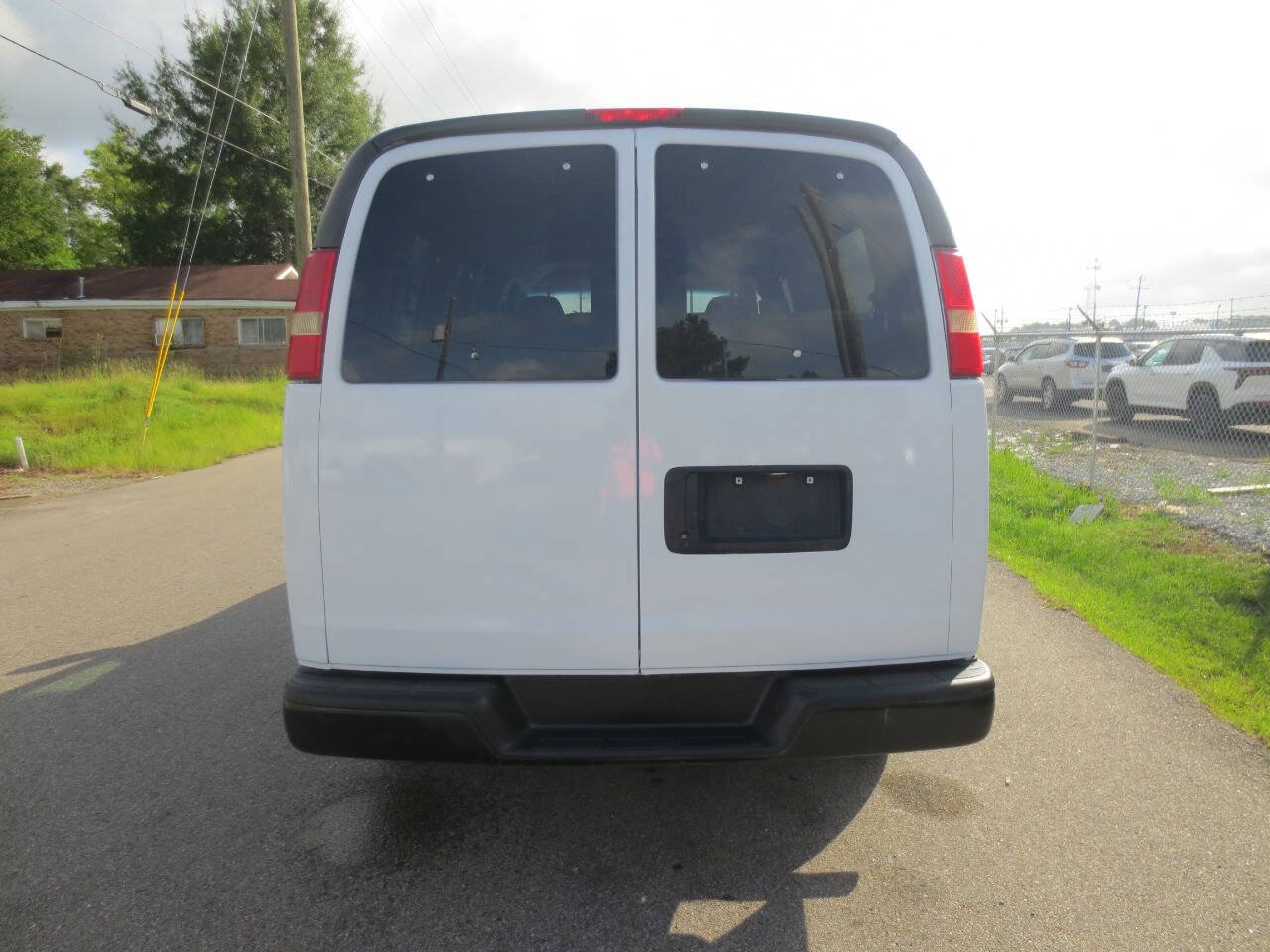 Used 2008 Chevrolet Express 2500 Passenger RWD image 5