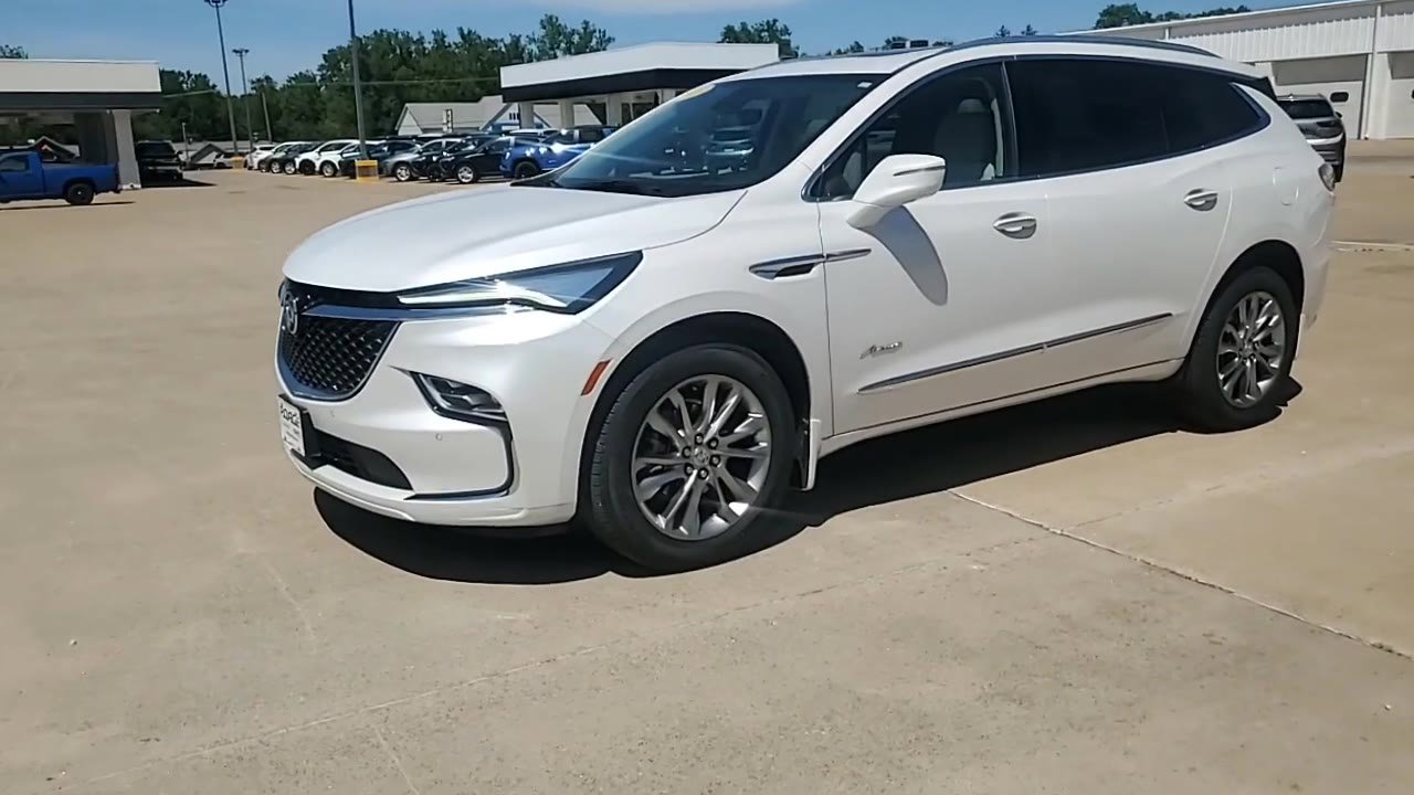 Used 2023 Buick Enclave Avenir w/ Avenir Technology Package FWD image 4