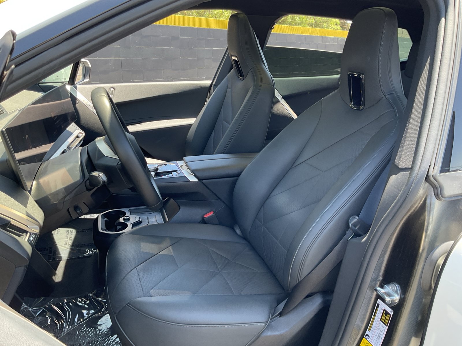 Used 2023 BMW iX xDrive50 w/ Sport Package AWD/4WD image 18