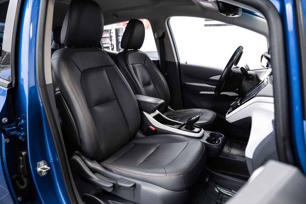 Used 2020 Chevrolet Bolt Premier w/ Infotainment Package FWD image 31