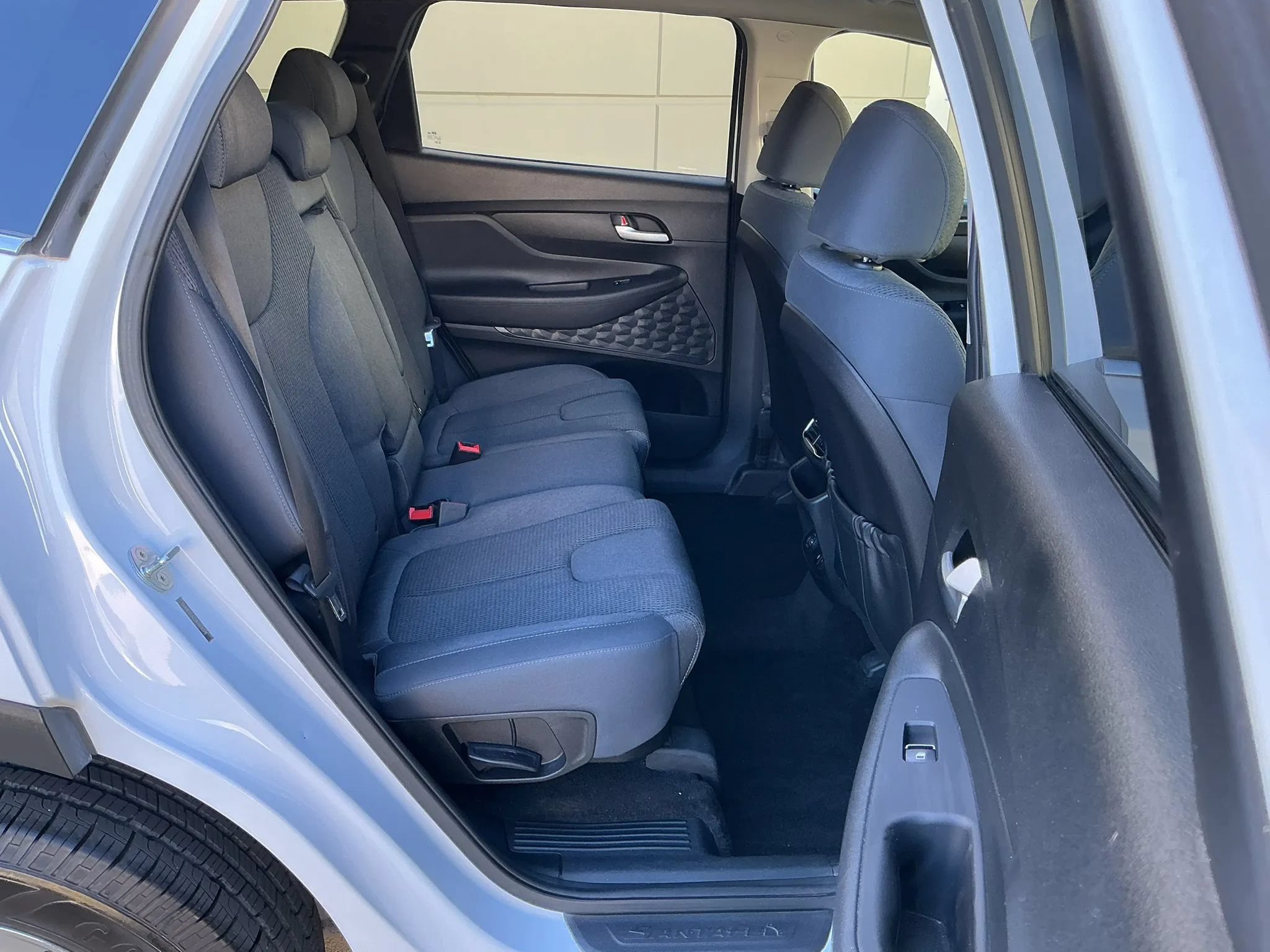 Used 2019 Hyundai Santa Fe SEL FWD image 16
