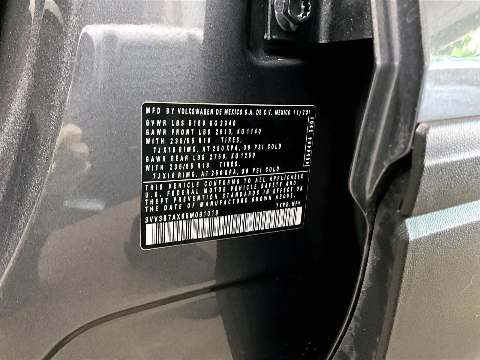 Used 2024 Volkswagen Tiguan SE FWD image 35