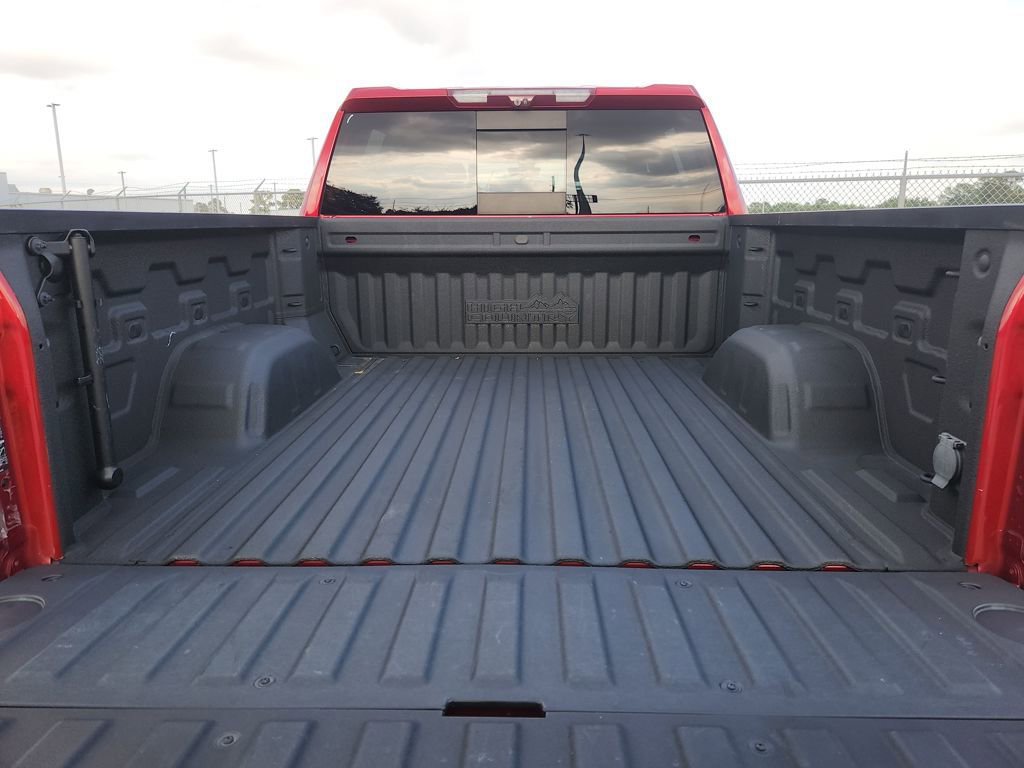 Used 2022 Chevrolet Silverado 1500 High Country w/ Technology Package image 13