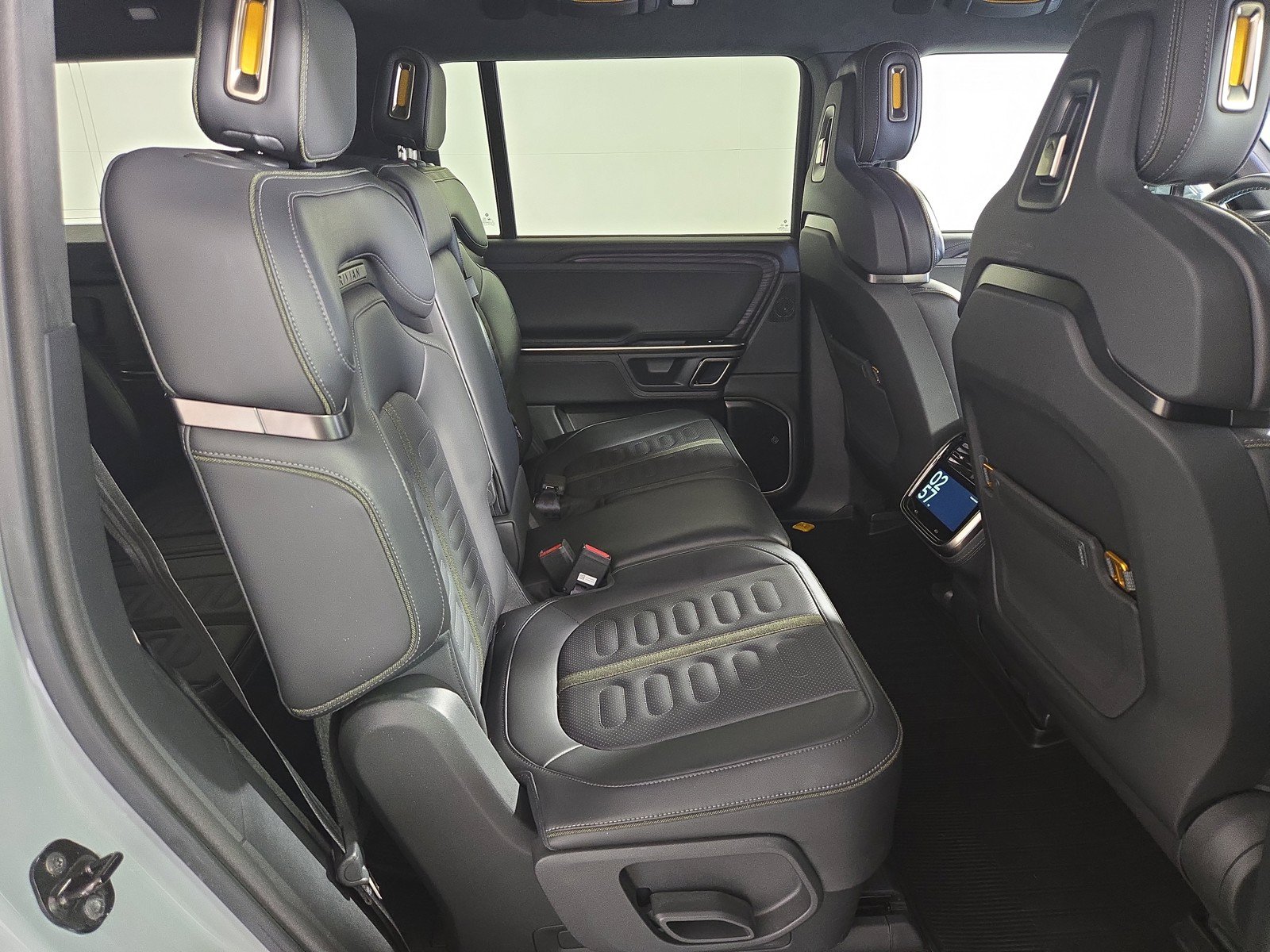Used 2024 Rivian R1S Adventure AWD/4WD image 23