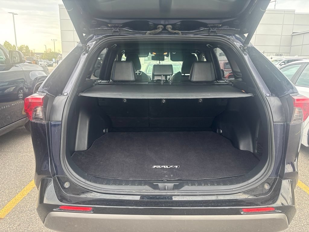Used 2019 Toyota RAV4 XSE w/ XSE Weather Package AWD/4WD image 8
