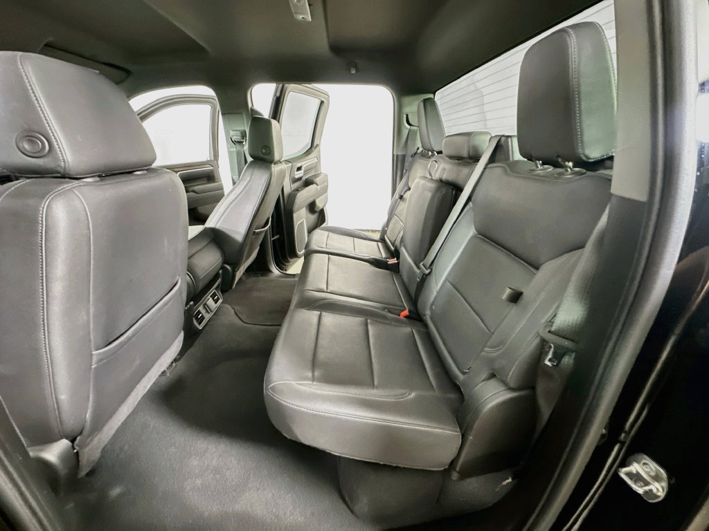 Used 2025 GMC Sierra 1500 SLT AWD/4WD image 16