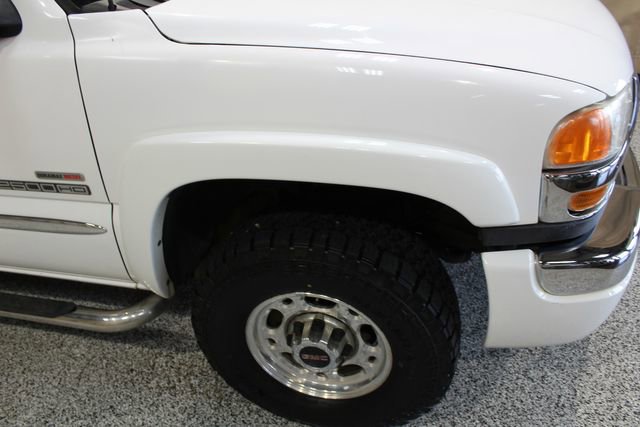 Used 2005 GMC Sierra 2500 SLT w/ Heavy-Duty Power Package image 10