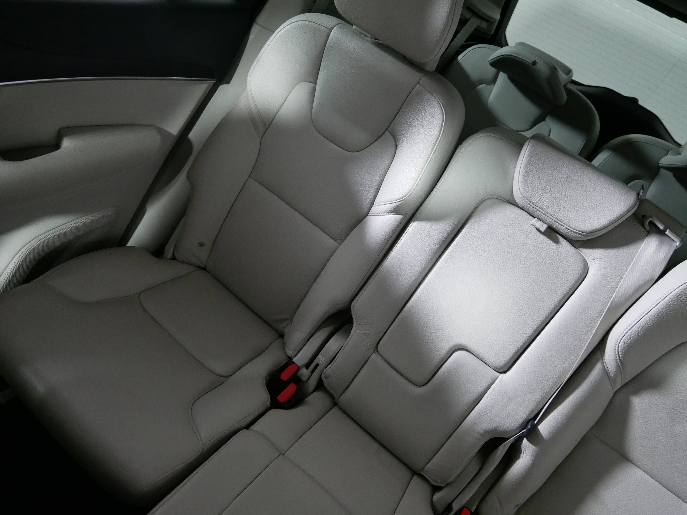 Used 2020 Volvo XC90 T6 Momentum image 12