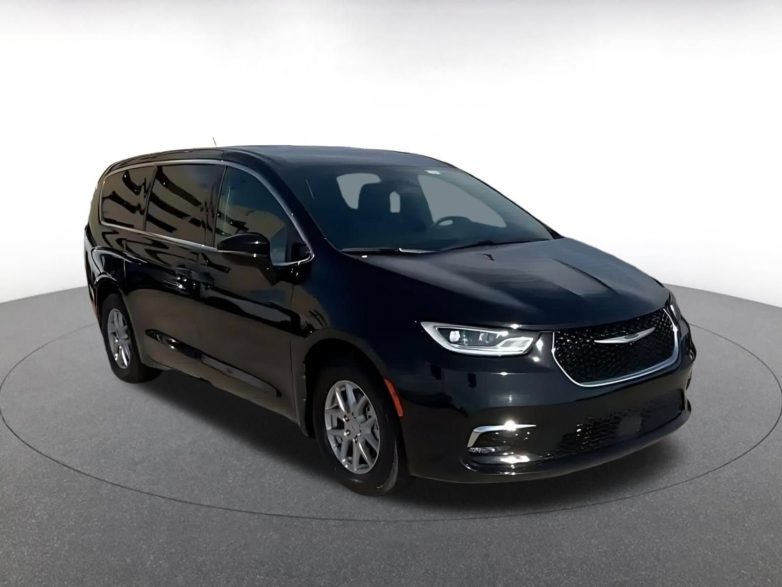 Used 2025 Chrysler Pacifica Select FWD image 3