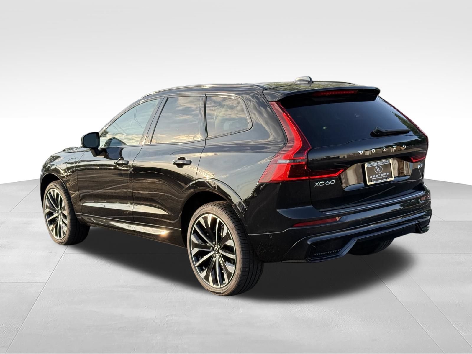 New 2026 Volvo XC60 T8 Ultra w/ Protection Package Premier AWD/4WD image 3