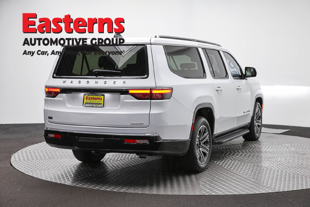 Used 2024 Jeep Wagoneer L Series II w/ Flexible Seating Group AWD/4WD image 7