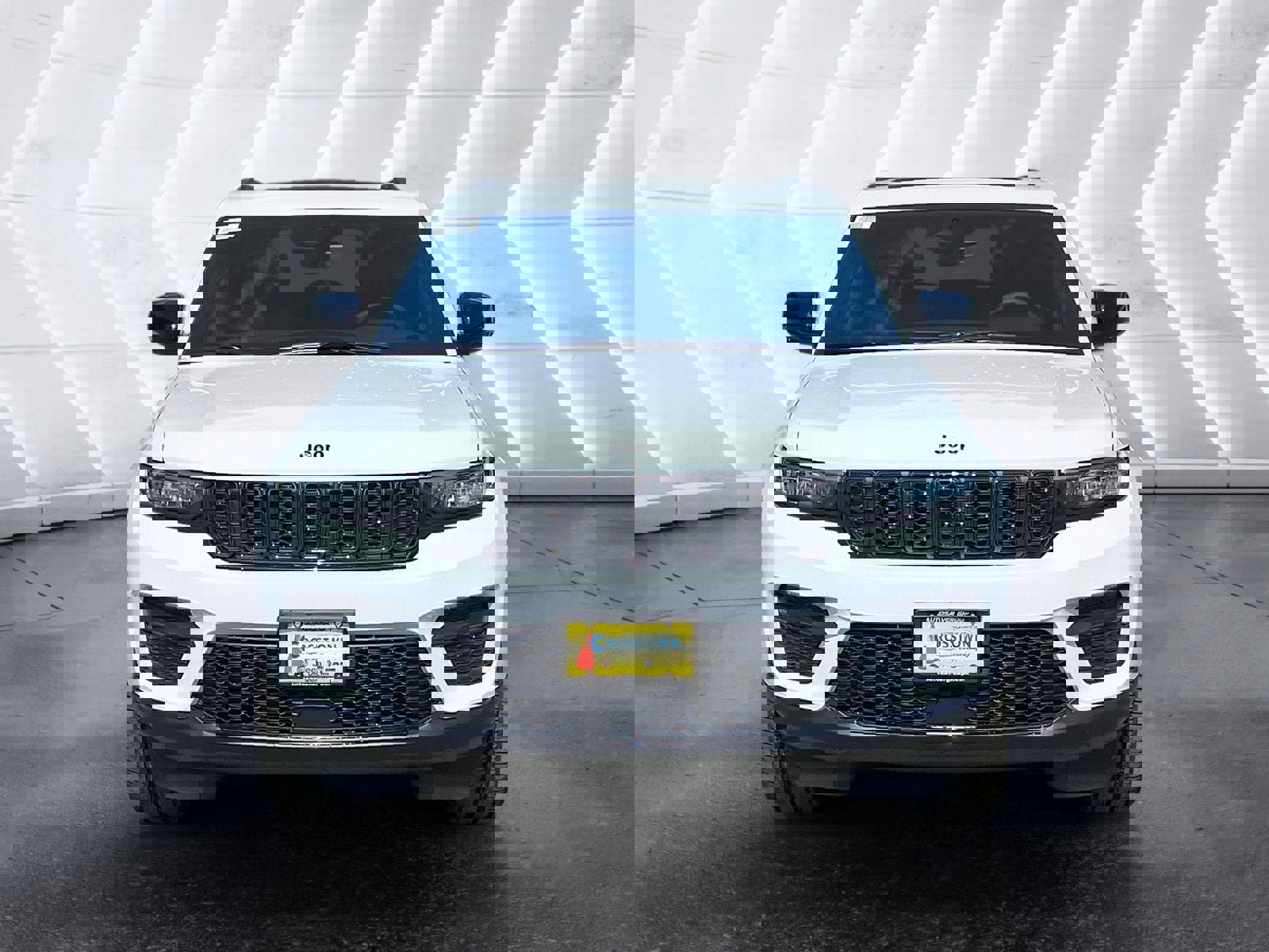 New 2025 Jeep Grand Cherokee Altitude image 9