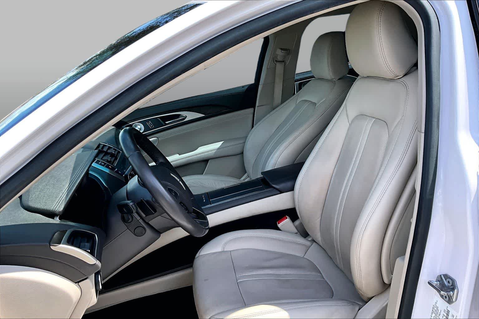 Used 2020 Lincoln MKZ Reserve w/ Luxury Package AWD/4WD image 8