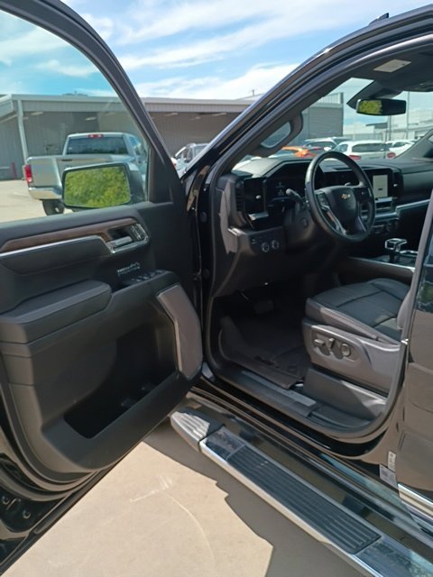 Used 2024 Chevrolet Silverado 1500 High Country w/ Z71 Off-Road Package AWD/4WD image 10