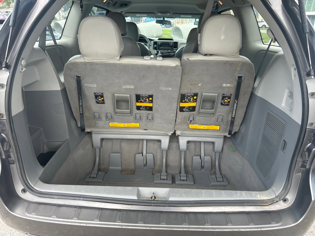 Used 2011 Toyota Sienna FWD image 5