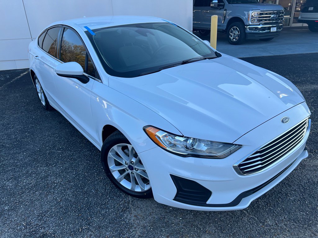 Used 2020 Ford Fusion SE image 1