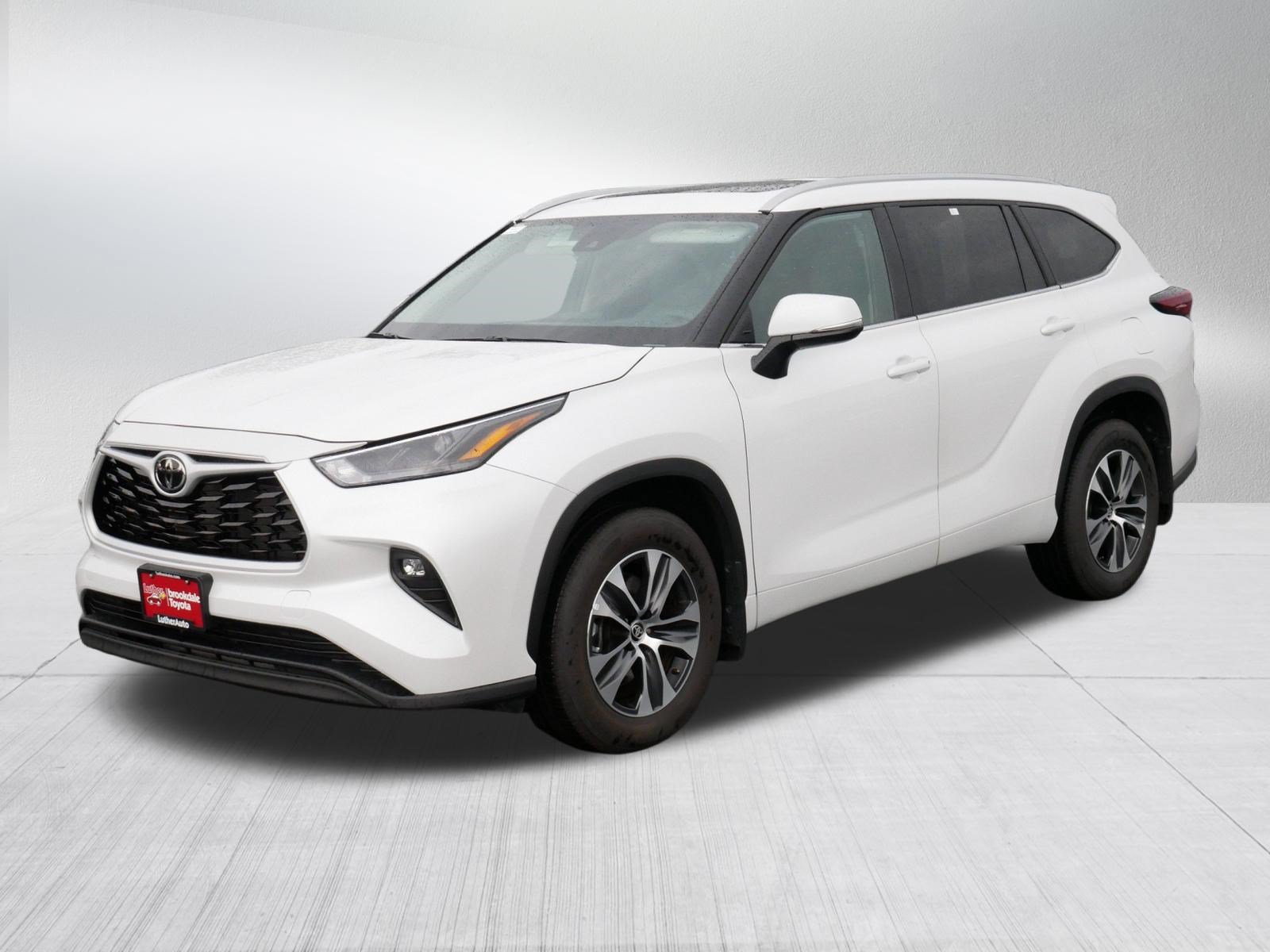 Certified 2026 Toyota Highlander XLE AWD/4WD image 3